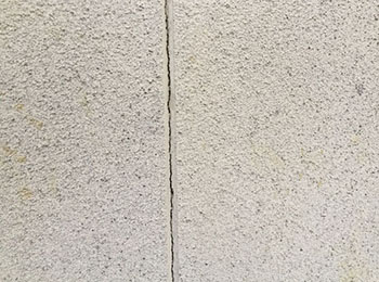 外壁　誘発目地Uカット