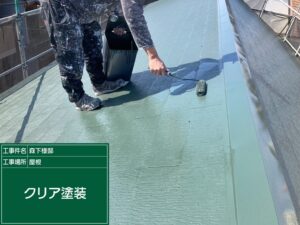 泉大津市M様邸の屋根スーパークリア塗装施工状況