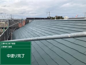 泉大津市M様邸の屋根ハイルーフマイルドシリコン中塗り完了