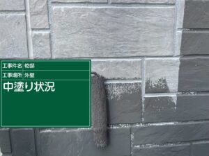 高石市綾園I様邸セラコートアクア外壁塗装2工程目